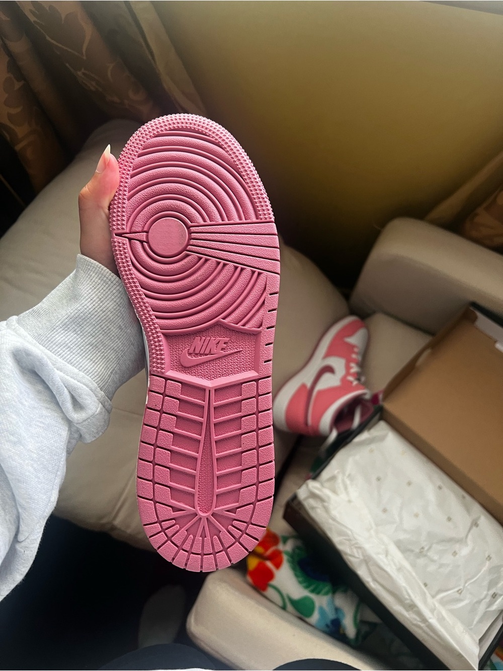 Air Jordan 1 Mid Coral Chalk/ Desert Berry-White - Picture 10 of 10